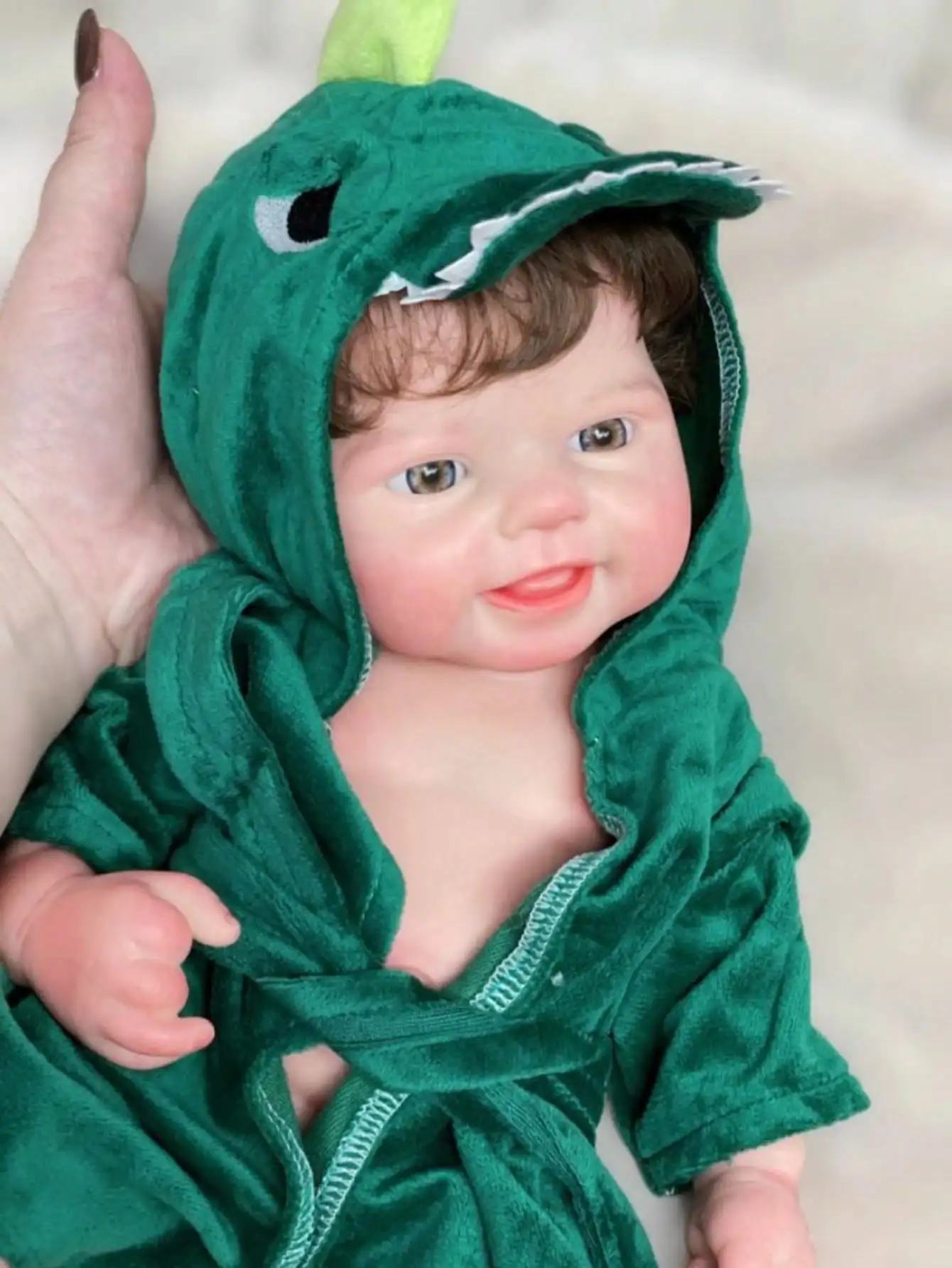 🦖 Meet Baby Saskia Emmy – full-body silicone reborn boy The Little Dino Dreamer! 👶💚✨